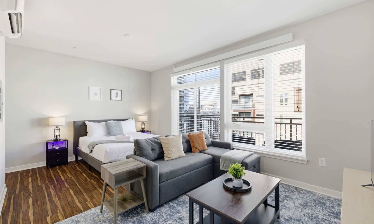 Market East District Apartment | CozySuites | Modern SDO, Monument Circle, Indy
