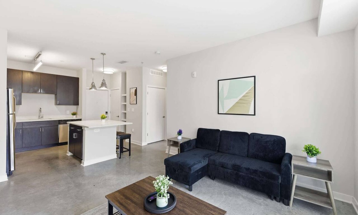 Market East District Apartment | CozySuites | Spacious 2BR Monument Circle with parking