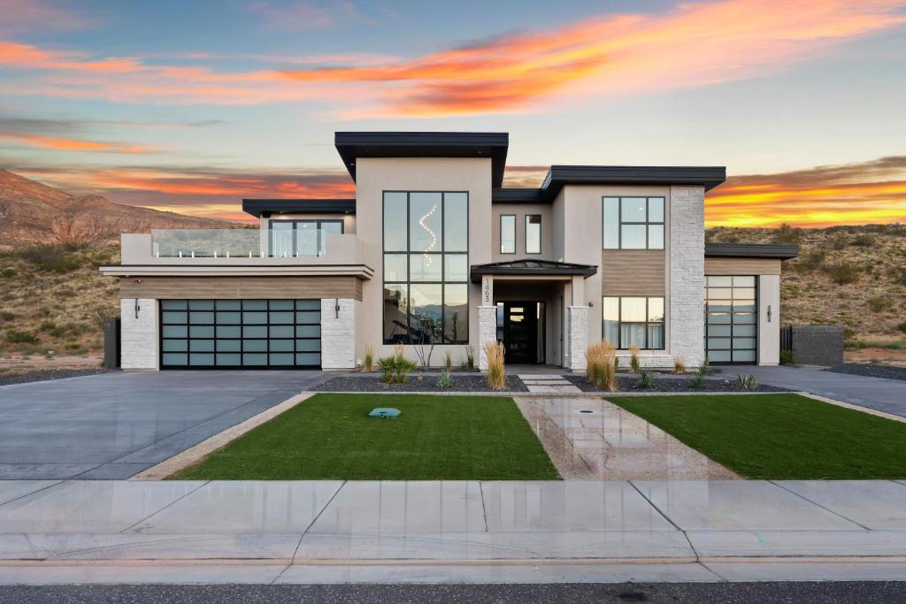 Hurricane House | CR 1463 - Luxurious Copper Rock Home - Golf Views - Pool-Spa