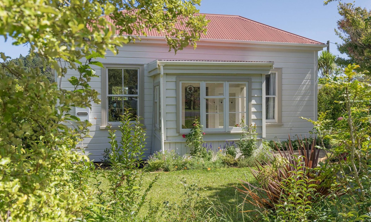 Coromandel House | Crabapple Cottage - Coromandel Town Holiday Home