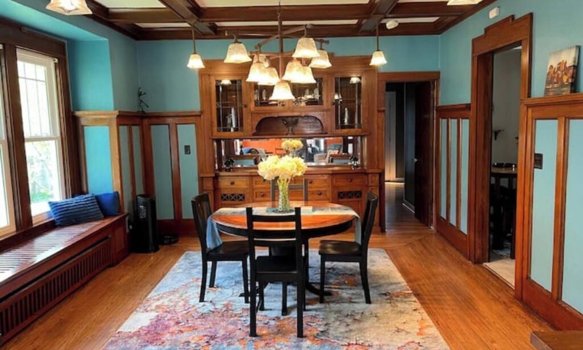 Willmar House | CRAFTSMAN's MAIN FLOOR 2 bd rm- chef's kit- deck