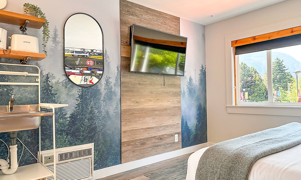 Downtown Squamish Hotel | Crash Hotel Squamish