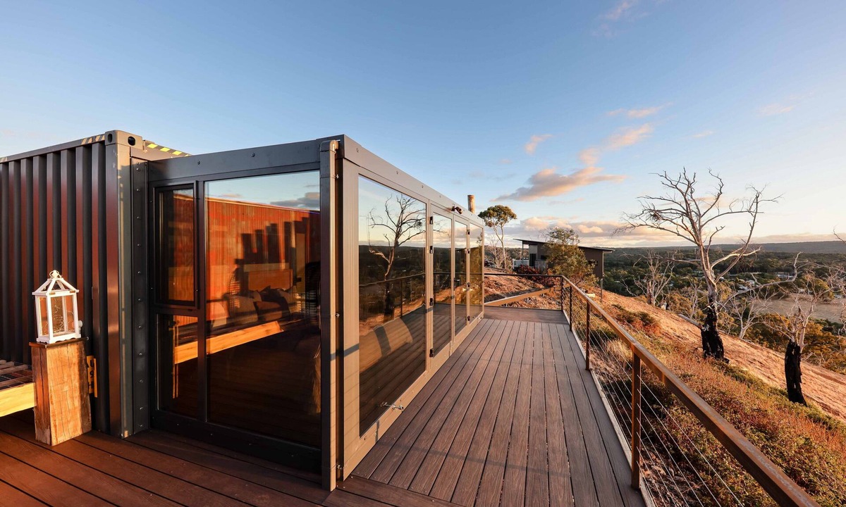Hepburn Cottage | Crazy 20 million year old petrified stone bath from the volcanoes of Indonesia