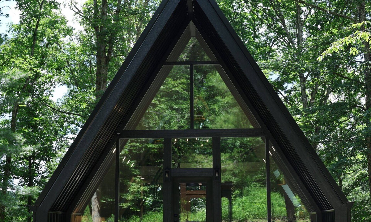 Logan Cabin | Creative Cabins - The Frame