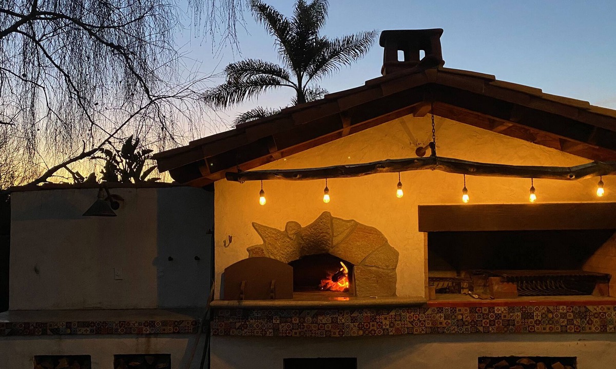 Callender House | Creative & Colorful home with pizza oven. 2 miles to beach! SLO nearby too.