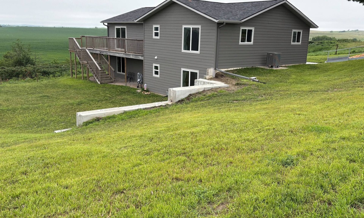 Valley County House | Creek Retreat Passage