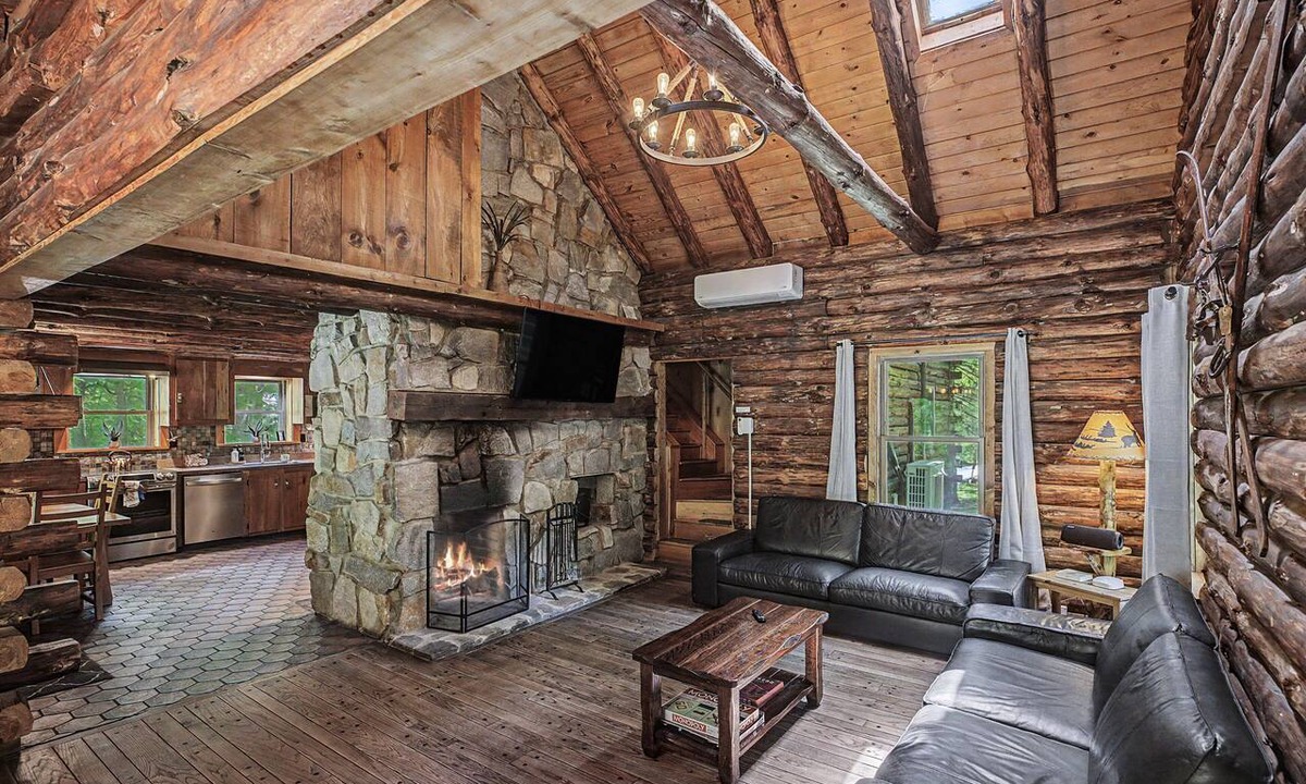 Bushkill Cabin | Creekfront Rustic Log Cabin