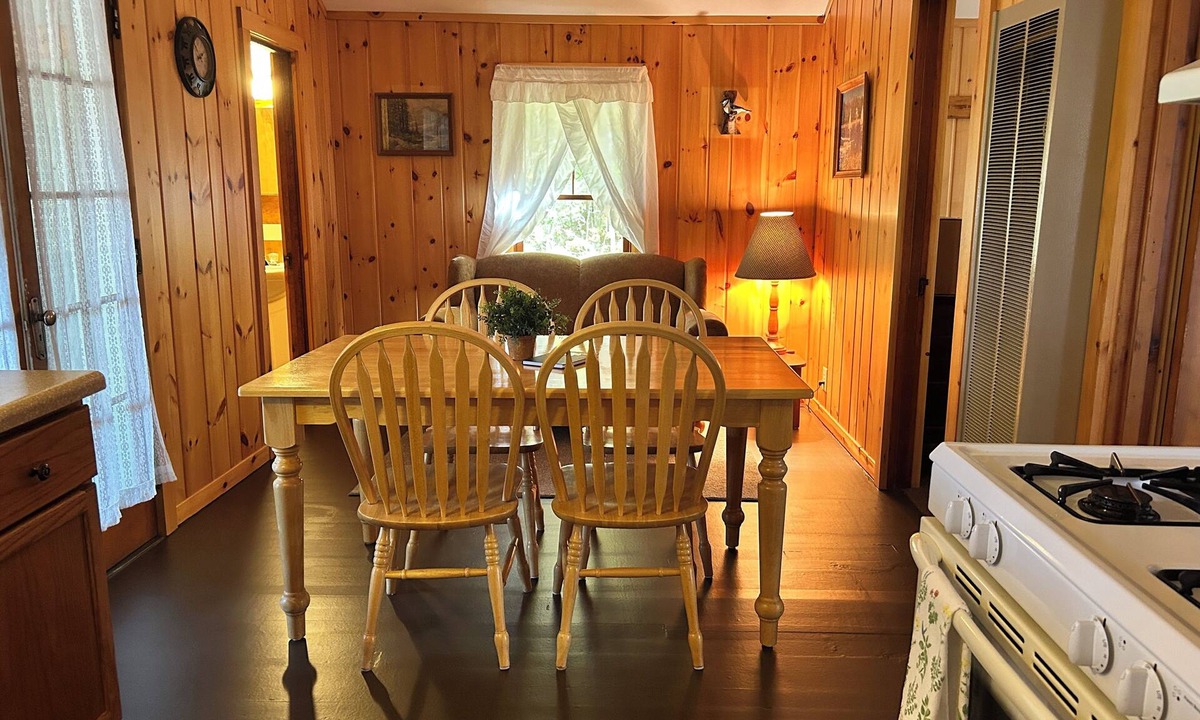Hazelhurst Resort | Creeks Bend {Cabin 3}