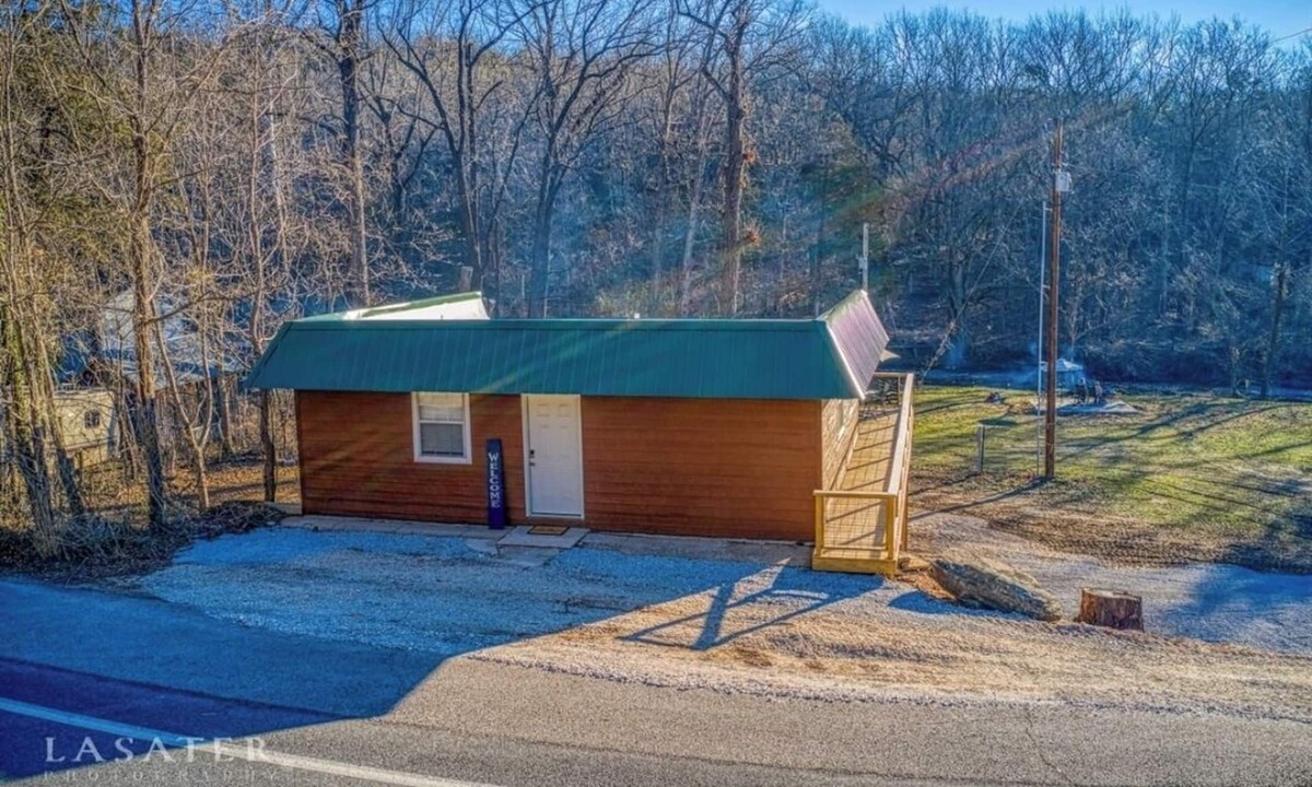 Marble Falls Cabin | Creekside 2-bedroom cabin near the Buffalo River in enchanting Marble Falls