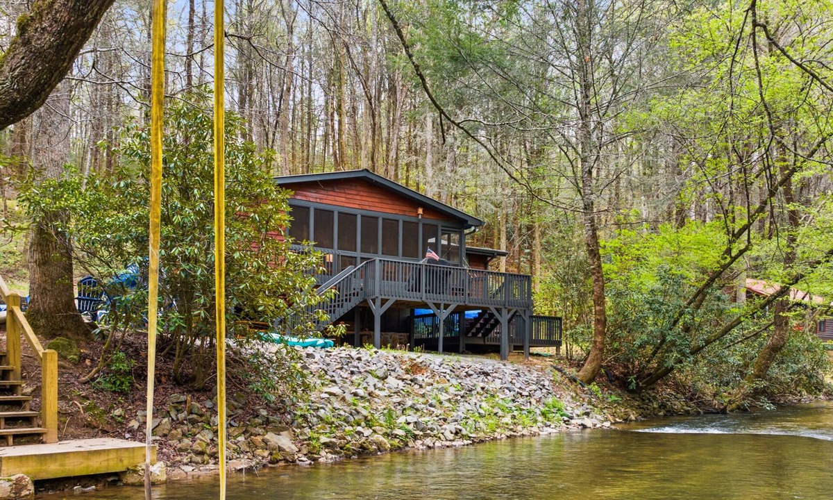 Cashes Valley House | Creekside Adventure! 10 steps from the cascading and gentle Fightingtown Creek