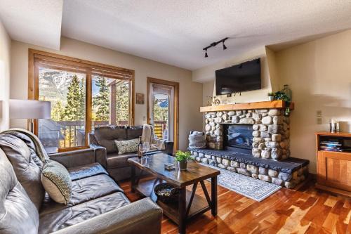 Canmore House | Creekside at Rundle Cliffs Lodge