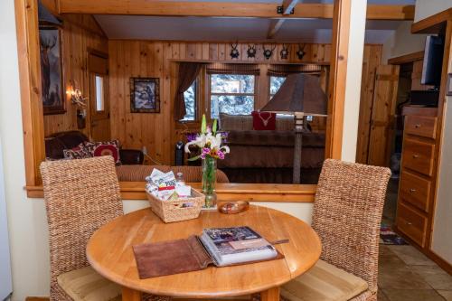 Durango - Purgatory Cabin | Creekside Cabin at O-Bar-O