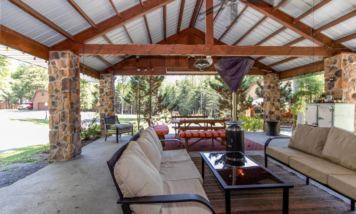 Clearfield Cabin | CREEKSIDE CABIN @ THE BEAR'S DEN 5 beds & 3 baths, 30 acres, trout stream & pond