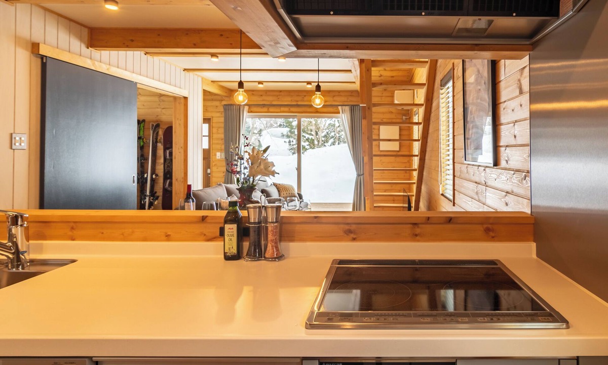 Iida Ski Chalet | Creekside Chalets Hakuba