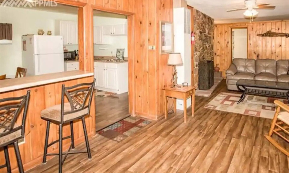Cascade-Chipita Park Cabin | Creekside Cottage - Private Retreat - 1 Mile to Pikes Peak