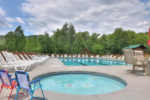 Sevierville Ski Chalet | Creekside Cottage