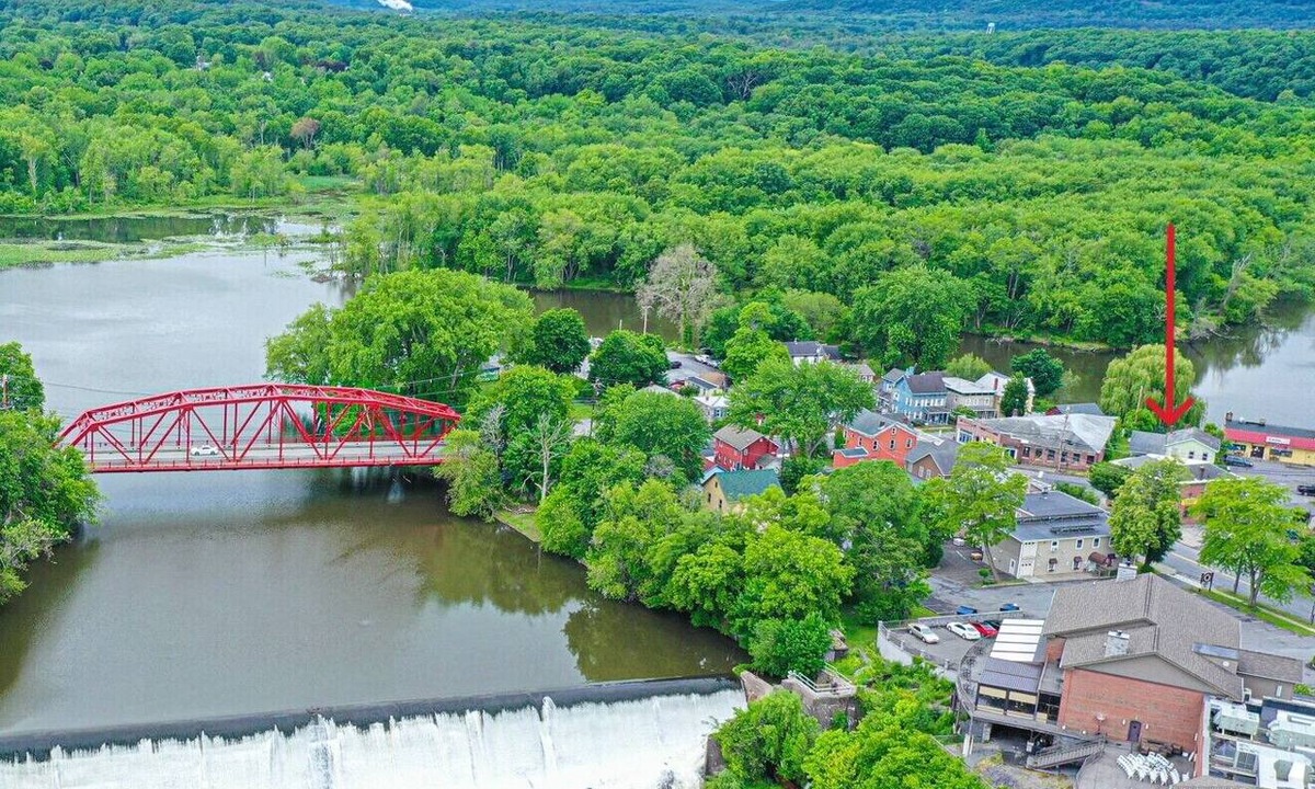 Saugerties South Apartment | Creekside Escape- Kayaks, Paddleboards, Hot Tub, Sauna & Fire Pit