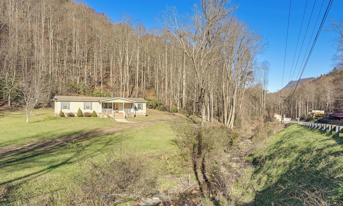 Topton House | Creekside Haven w/Fire Pit Near Nantahala River