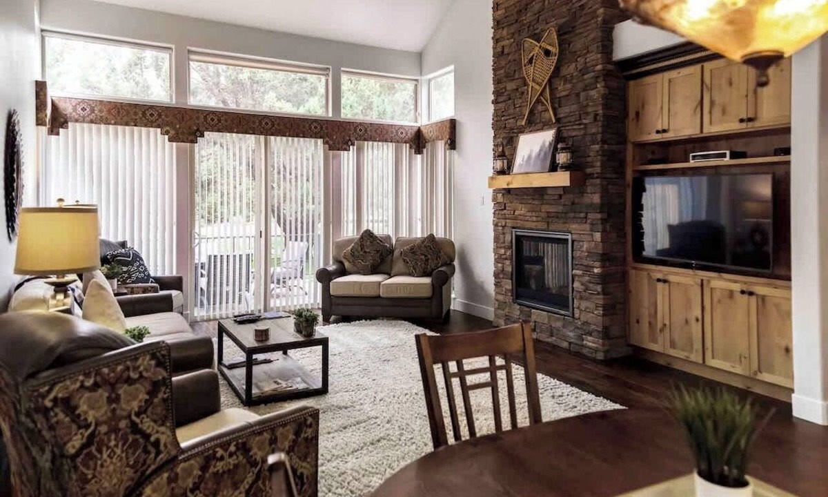 Redmond Condo | Creekside Luxury @ Eaglecrest-Dog Friendly Escape!