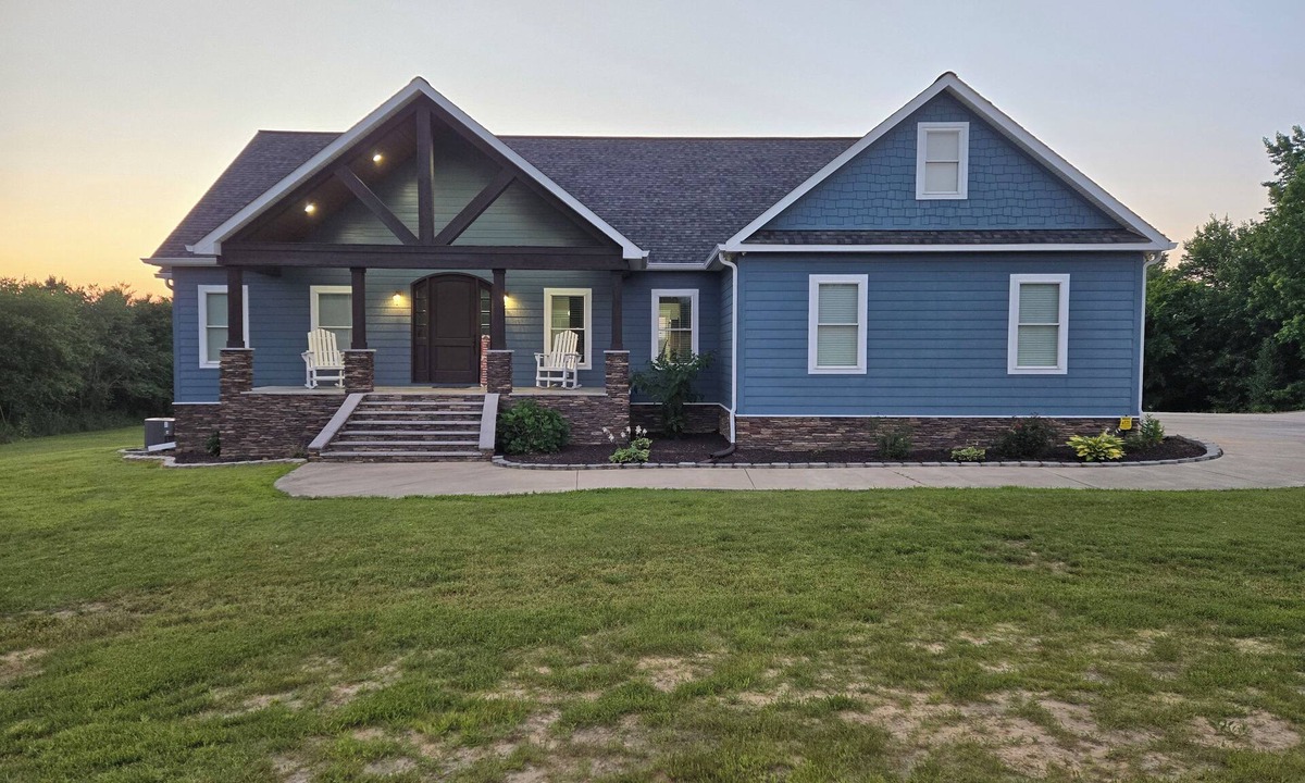 Henagar House | Creekside Manor is you ultimate vacation home to relax with the whole family.