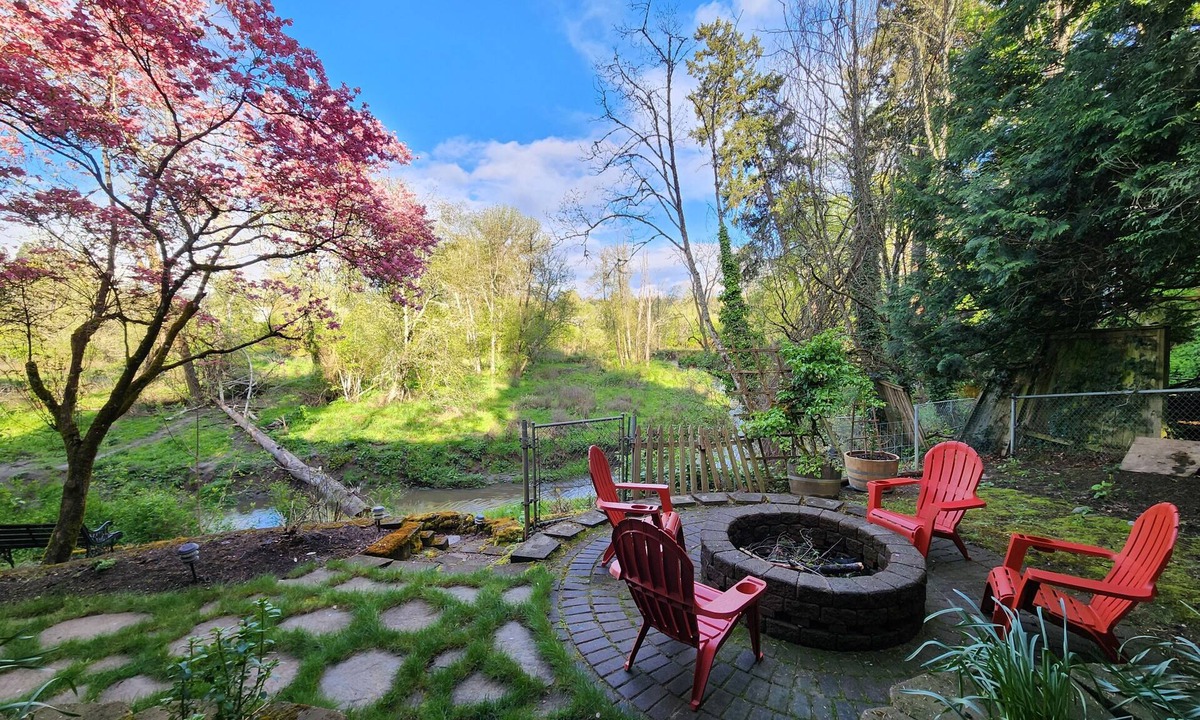 Tigard Apartment | Creekside Oasis centrally located in Tigard