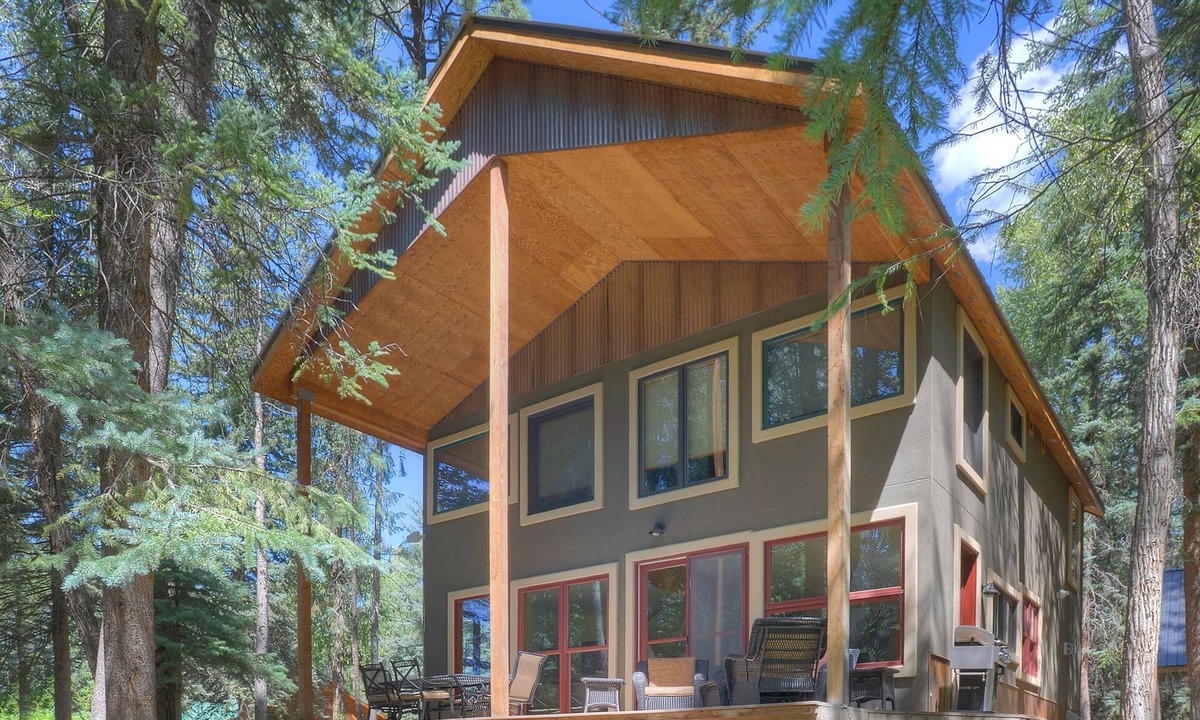 Durango House | Creekside Retreat Waterfront Home 20 Minutes from Downtown Durango