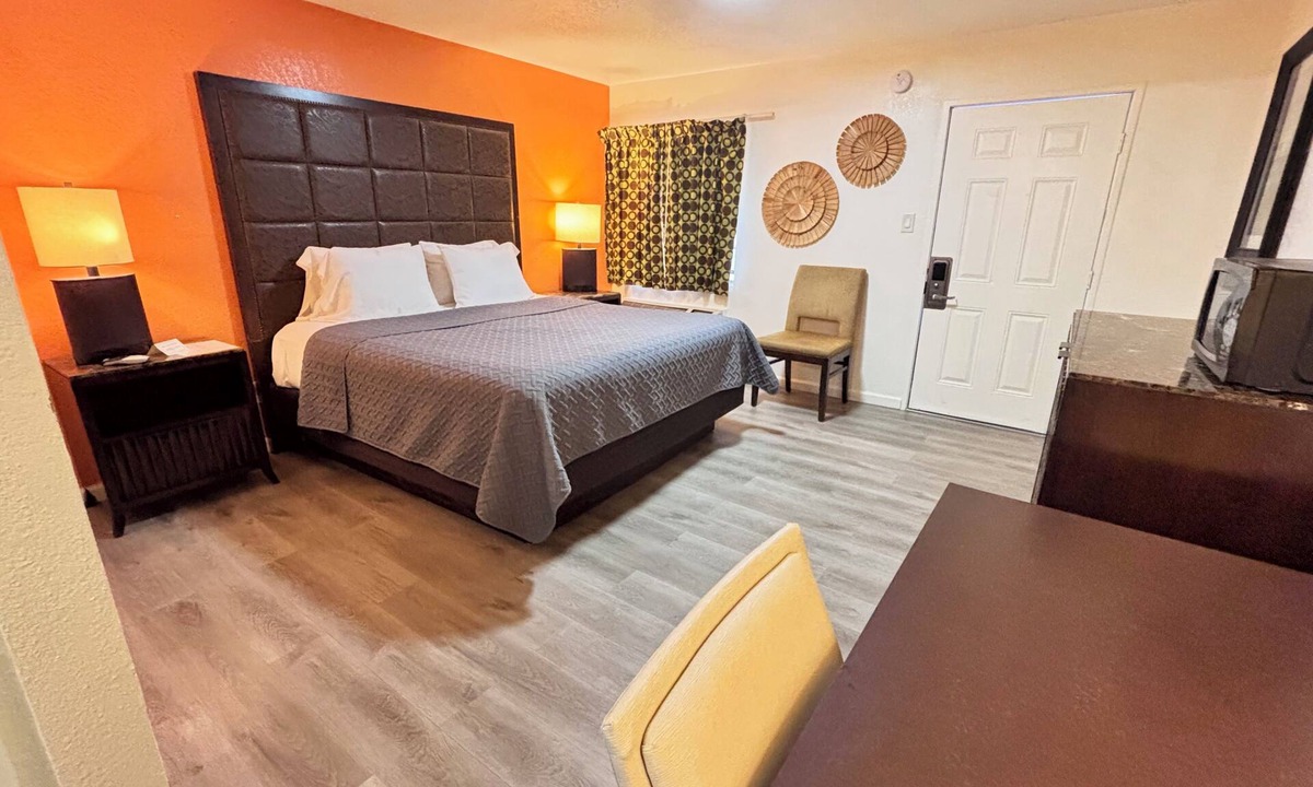 Corona Hotel | Crest Motel