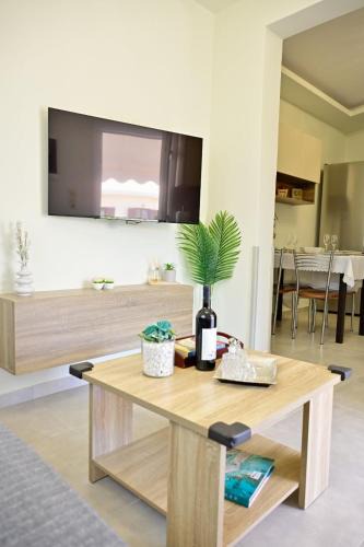 Old Hersonissos Apartment | Cretan Aura Breeze