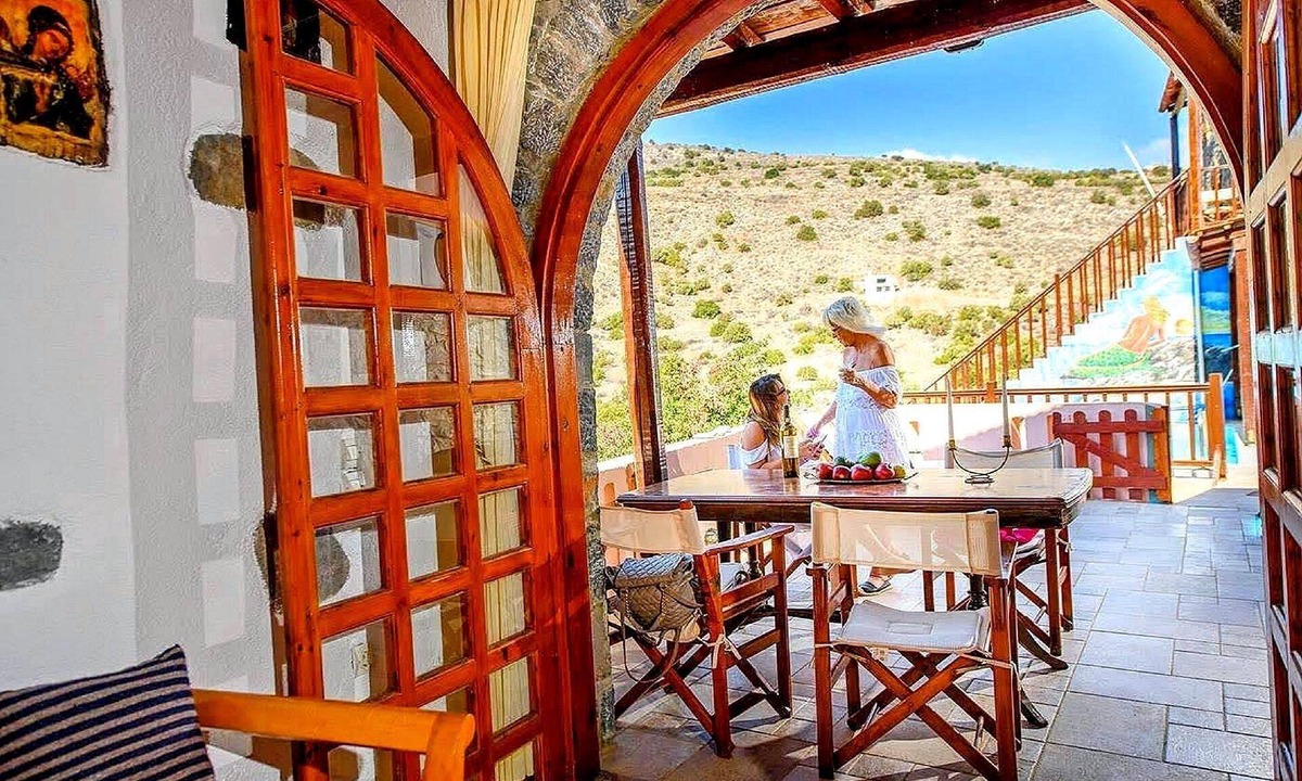 Mavrikiano House | Cretan Stone Home with a communal swimming pool