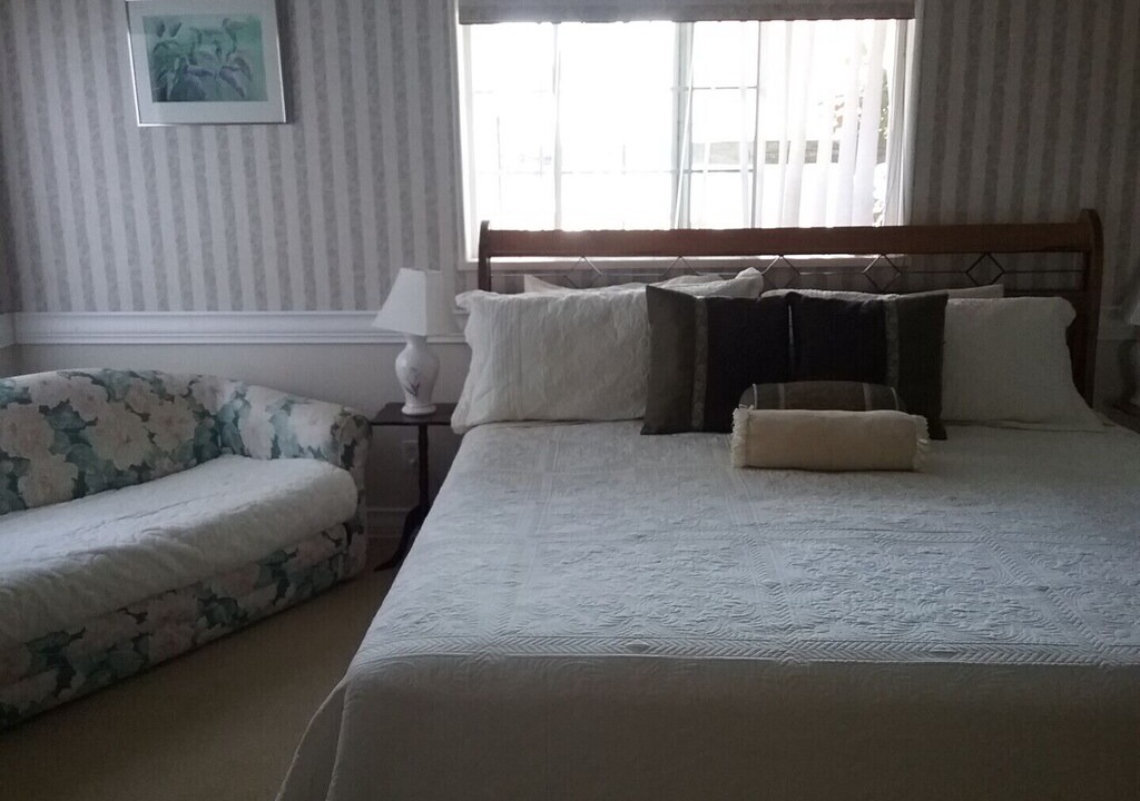 Crofton Bed & Breakfast | Crofton by the Sea Bed & Breakfast - The Seabreeze Room
