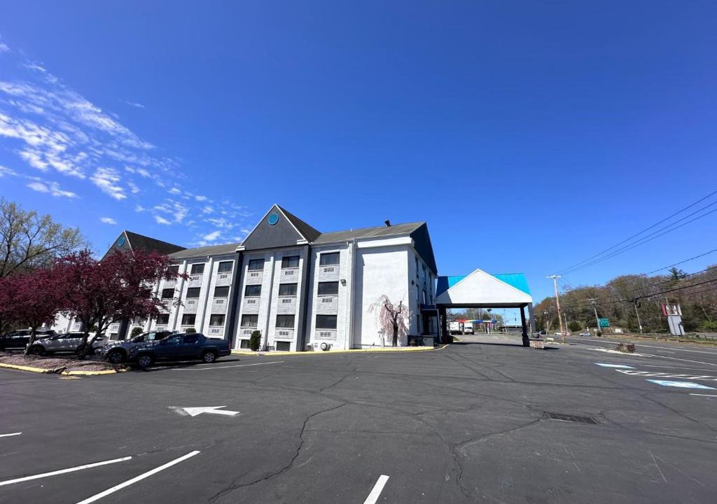 Cromwell Hotel | Cromwell Inn - Middletown