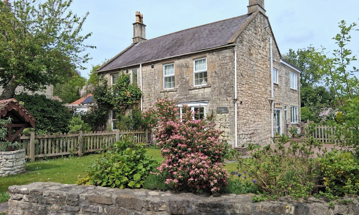 Timsbury Cottage | CROOKED WELL, family friendly, character holiday cottage in Timsbury