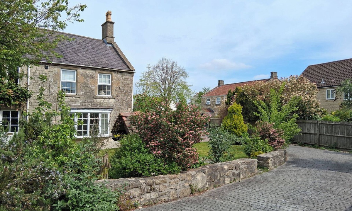 Timsbury Cottage | Crooked Well
