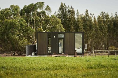 Trawalla House | Crossing Pines by Tiny Away