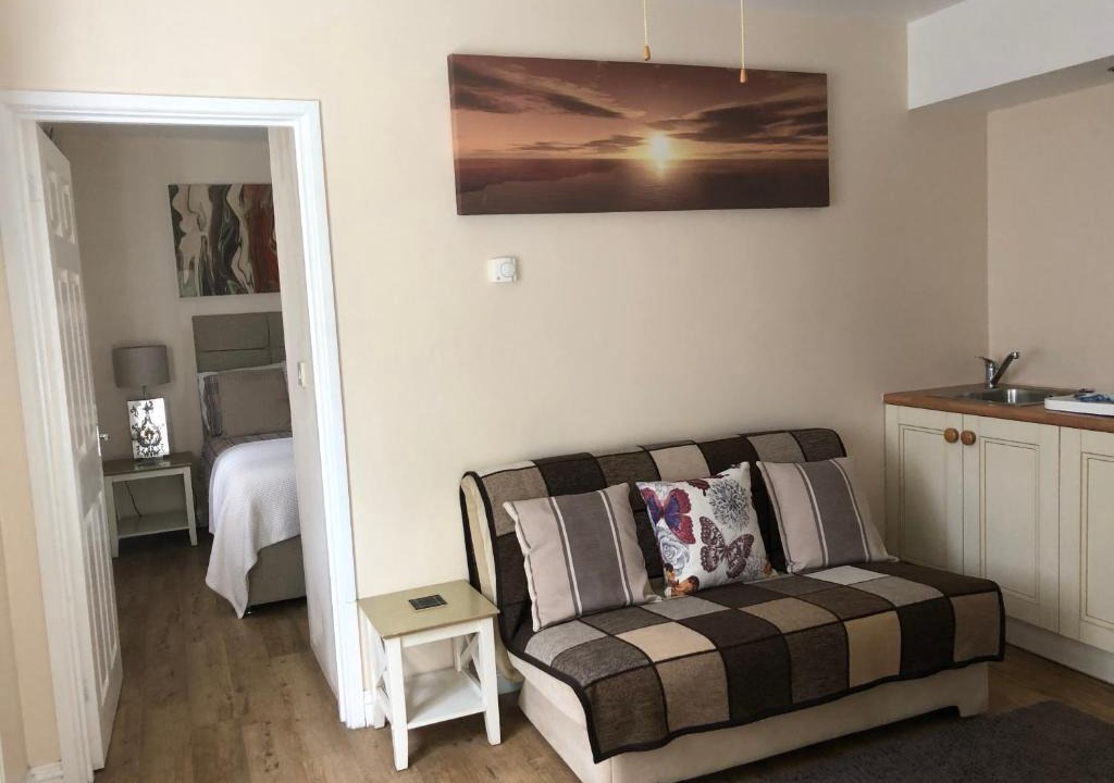 Bradninch Apartment | Crossways Tavern