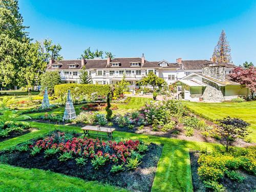 Regional District of Nanaimo Hotel | Crown Mansion Boutique Hotel & Villas