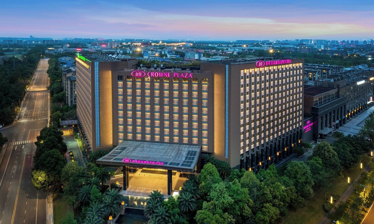 Chengdu Hotel | Crowne Plaza Chengdu West by IHG