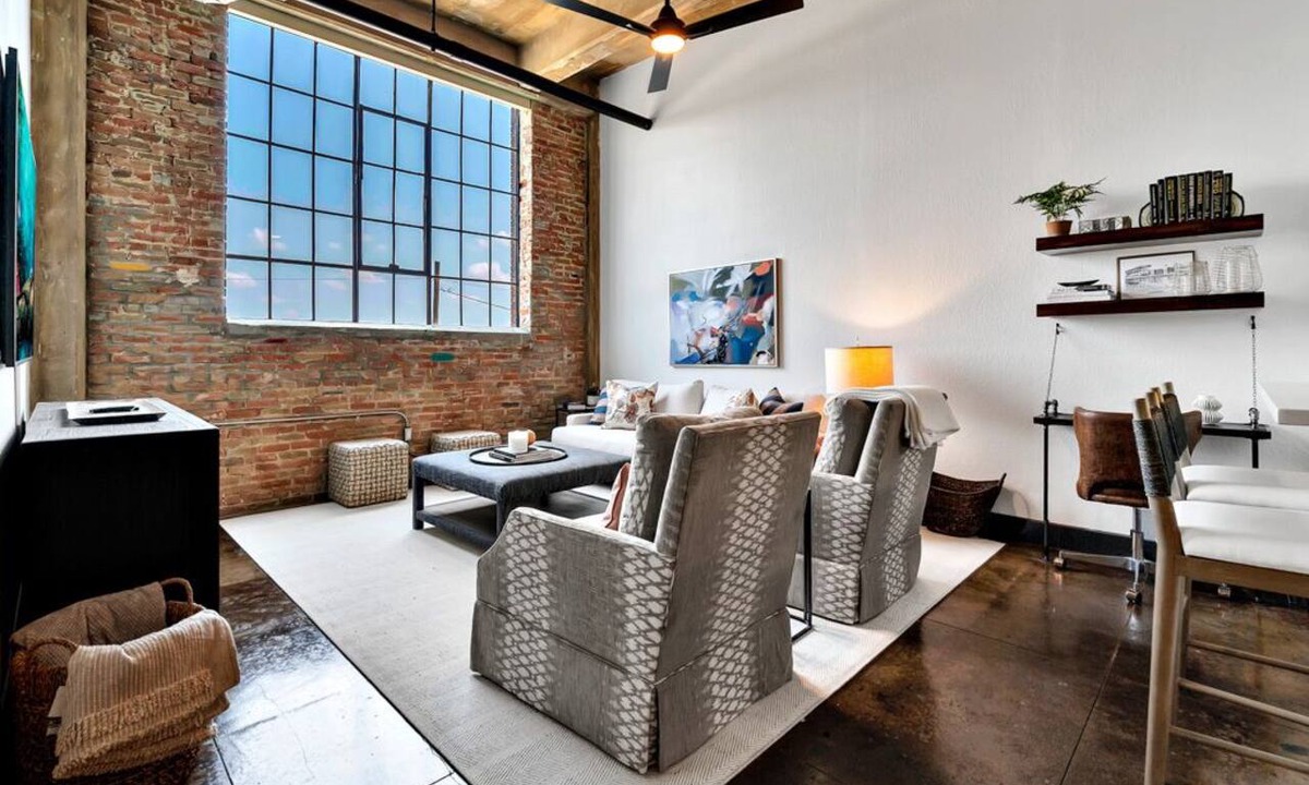 Brazos Condo | Crusader Bear Hut- Downtown Waco- Steps To The Silos