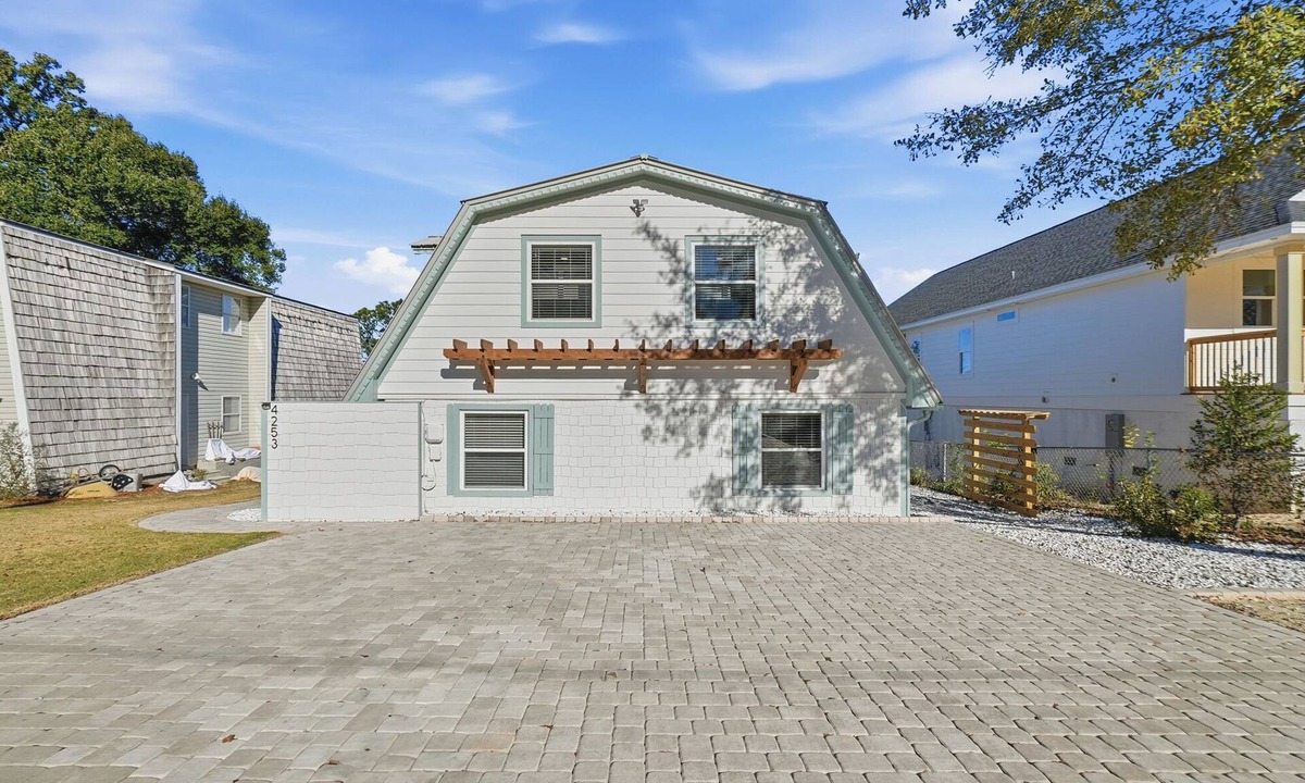 Thomas Drive House | Crystal Lake Oasis:White-Sand Beach | Kayaks | Fire Pit