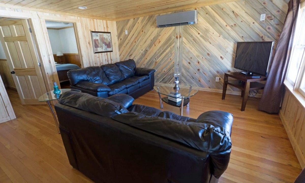 Beulah Hotel | Crystal Lake Resort