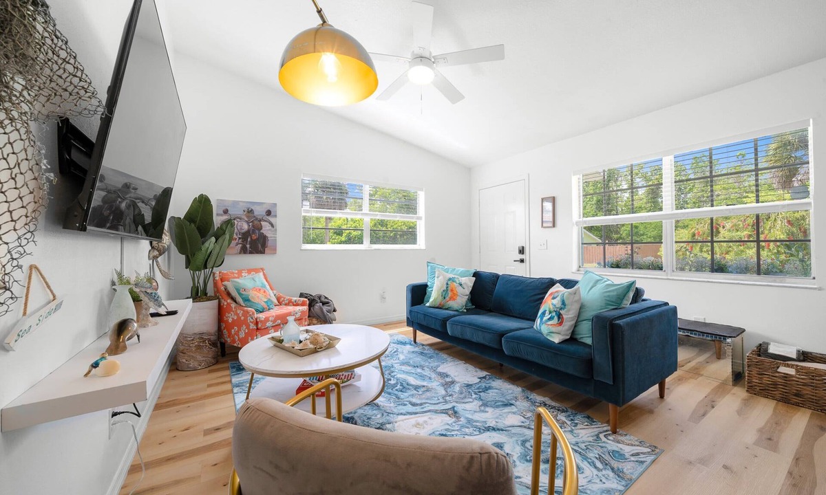 Crystal River House | Crystal River Stay Pet-Friendly Patio+Charcoal Grill New Listing Discount