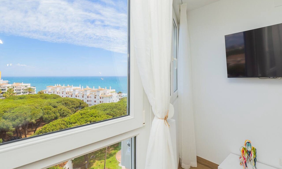 Calahonda Apartment | Cubo's Estudio Algaida Calahonda Beach/beach access/free wifi/air-conditioning