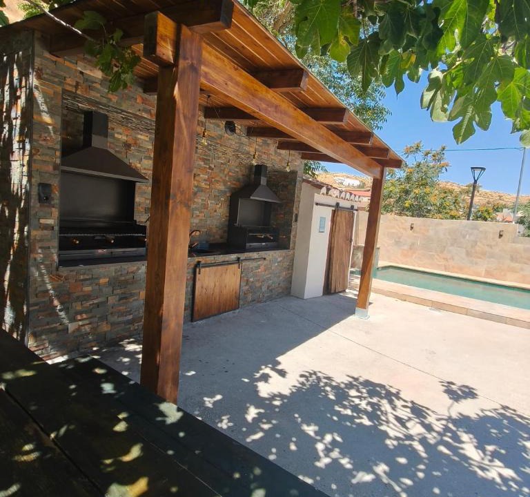 Los Banos House | Cuevas Uropia