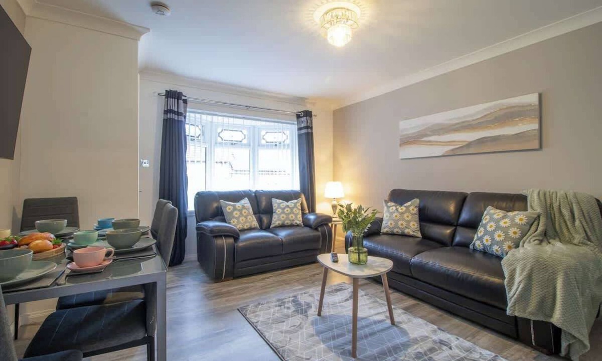 Coatbridge House | Culzean House - 2 Bedrooms in Coatbridge
