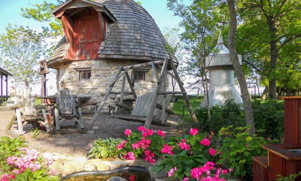Mason City Bed & Breakfast | Cupola Inn Bed & Breakfast