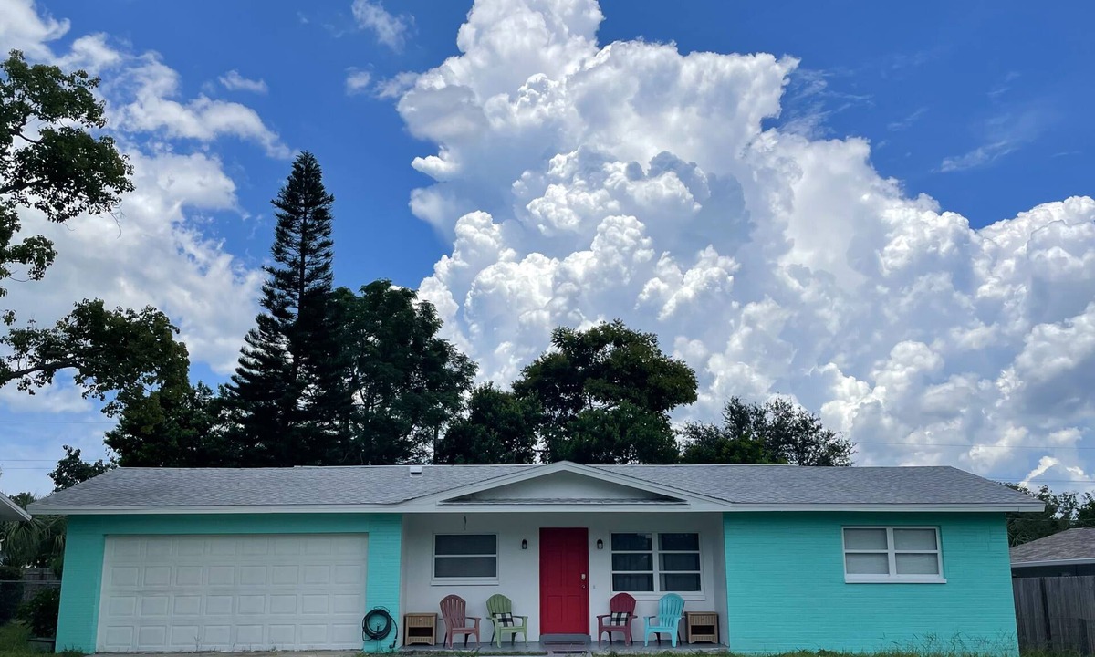 Clearwater House | Curly Sunshine – Spacious 4BR, 2Bath Retreat in the Heart of Clearwater, Florida