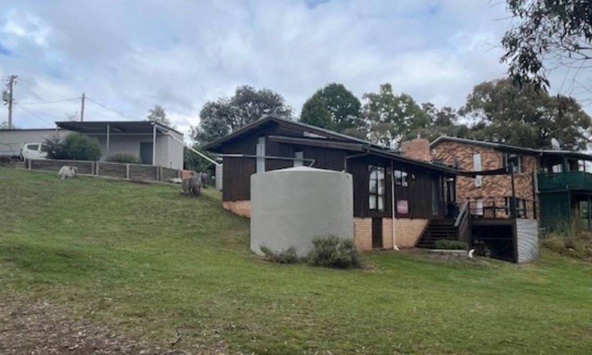 Bogong Peaks Wilderness Cottage | Currawong Cottage - Fishing Paradise