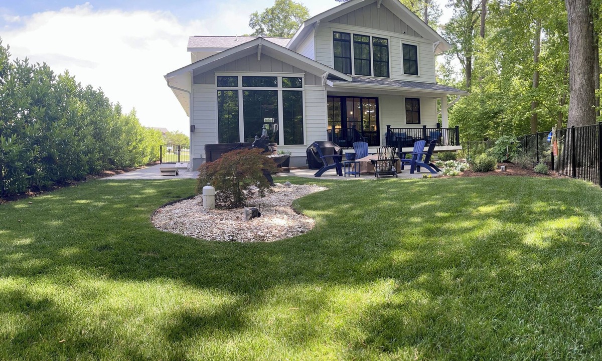 Kings Creek Landing House | Custom 4-bedroom home w/boat slip, private fenced backyard & swimming pool.