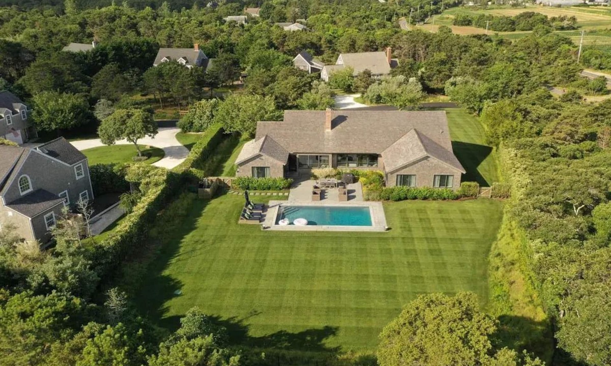 Nantucket House | Custom Built 6 Bedroom Home in Polpis
