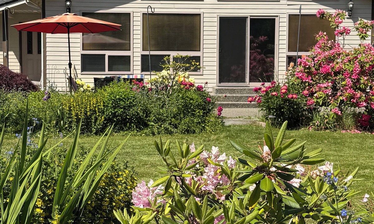 Lime Kiln House | Custom country home, stunning 360 Cascade Mt views and Stilliguamish riverfront.